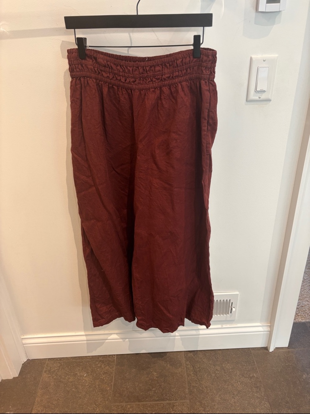 Linen Wide-Leg Elastic Waist Pants in Burgundy